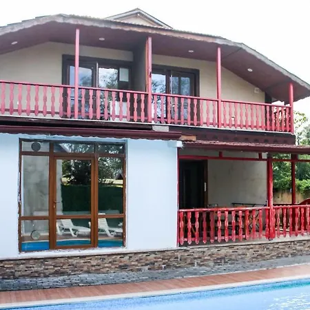 Peaceful With Private Pool And Bbq In *